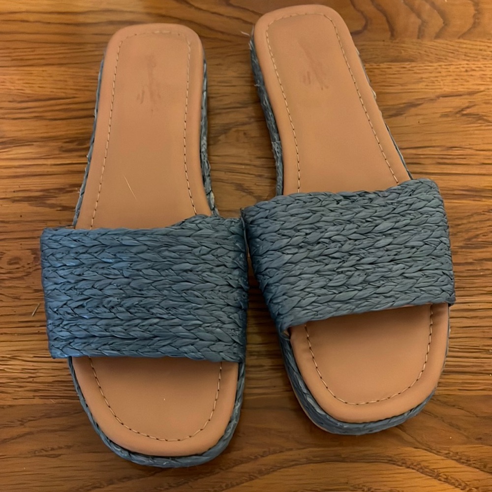 Women shoes size 7 Medium Blue